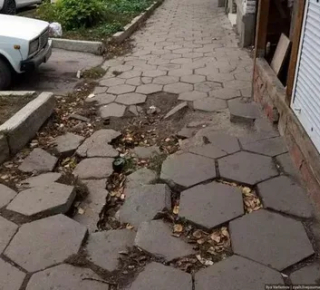Когда приведут в порядок этот тротуар?
